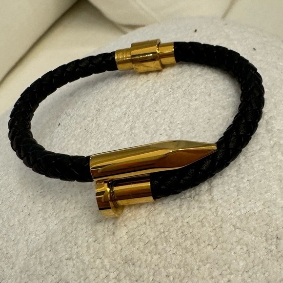 NWOT BREADED REAL LEATHER NAIL UNISEX - Picture 12 of 17